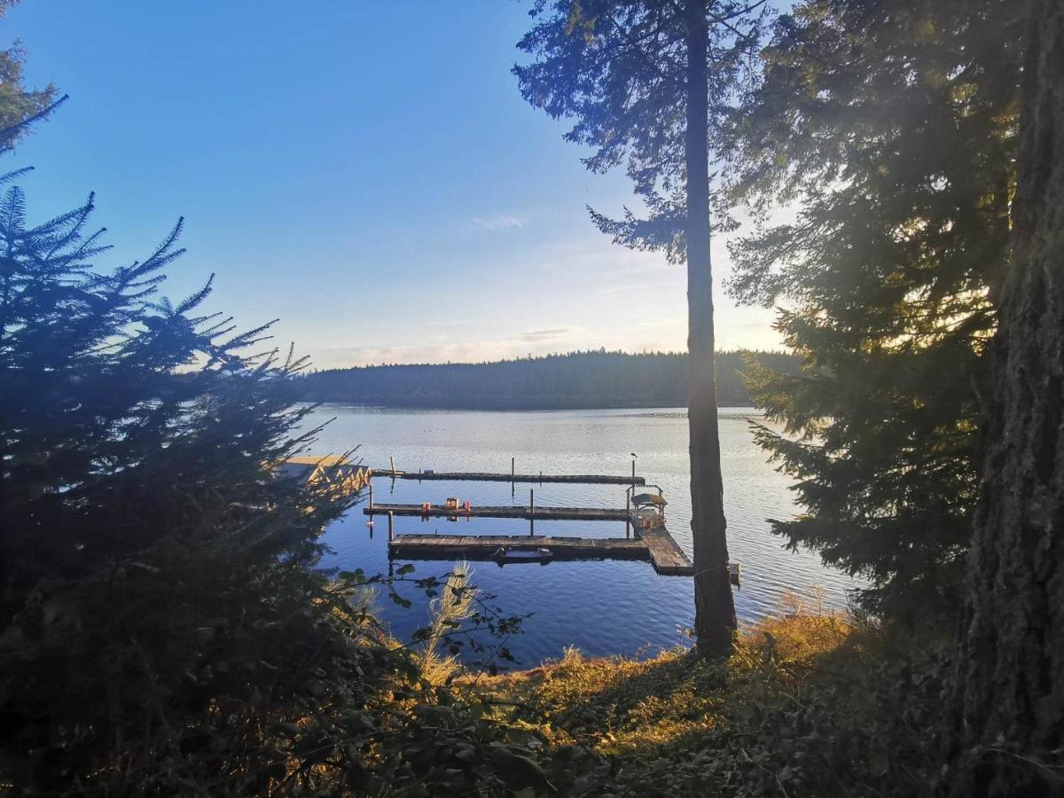 Jade Resort-Oceanfront Suites In Gowlland Harbour Heriot Bay Bagian luar foto