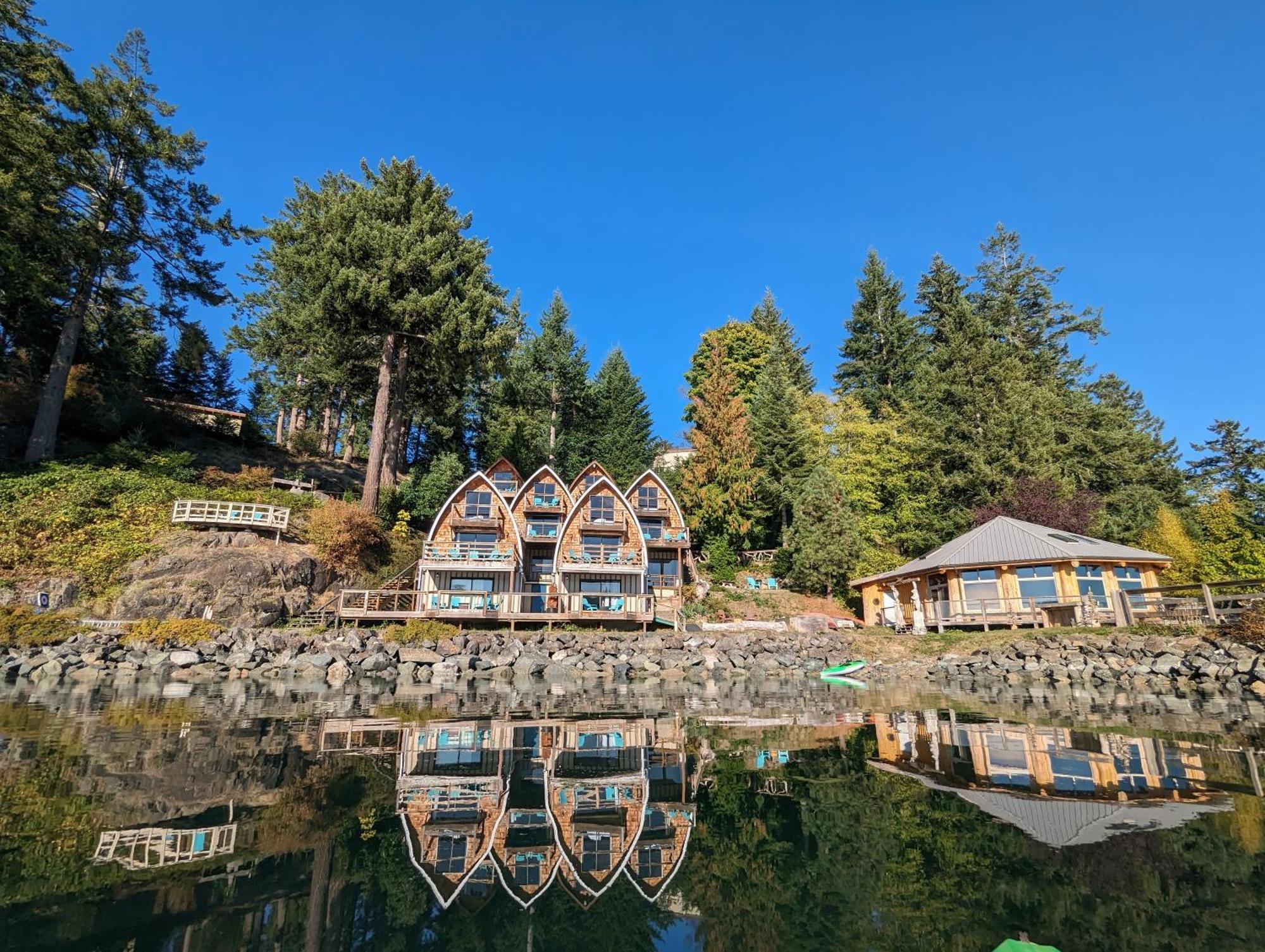 Jade Resort-Oceanfront Suites In Gowlland Harbour Heriot Bay Bagian luar foto