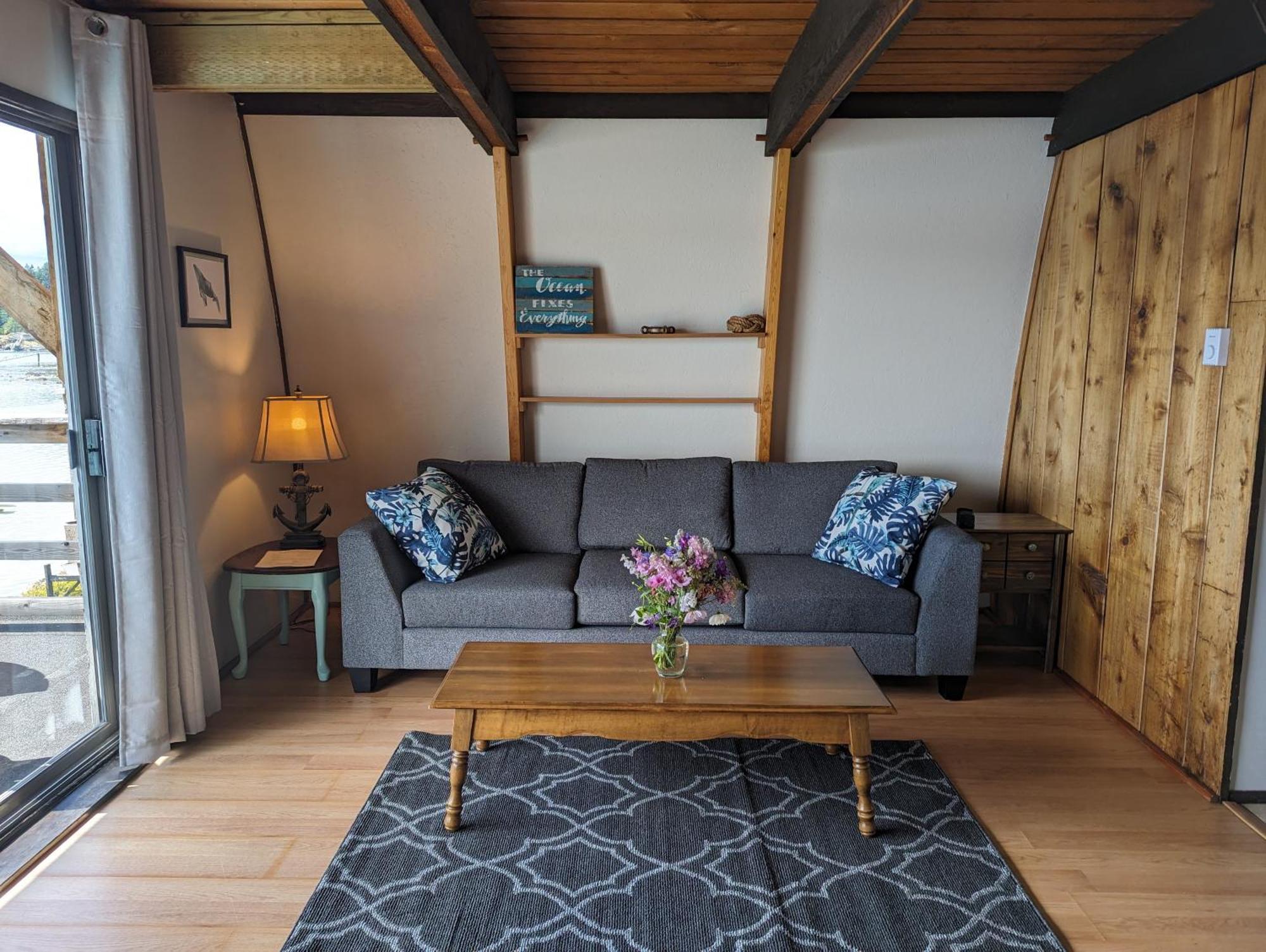 Jade Resort-Oceanfront Suites In Gowlland Harbour Heriot Bay Bagian luar foto