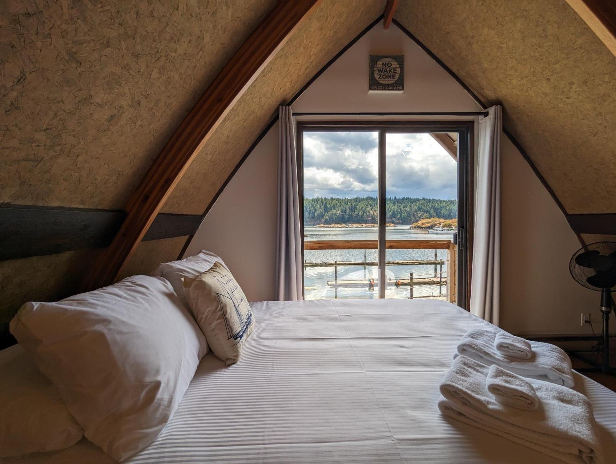 Jade Resort-Oceanfront Suites In Gowlland Harbour Heriot Bay Bagian luar foto